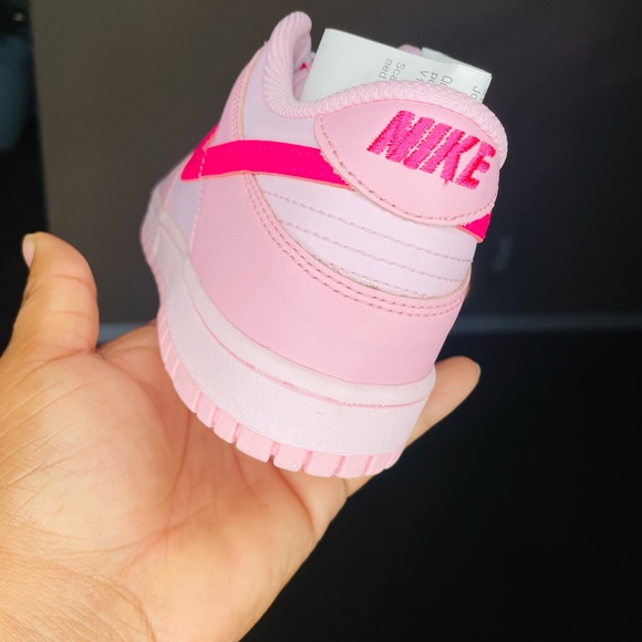 Nike dunks triple pink multiple size ( scamers stop i dnt text outside app) - Picture 8 of 9
